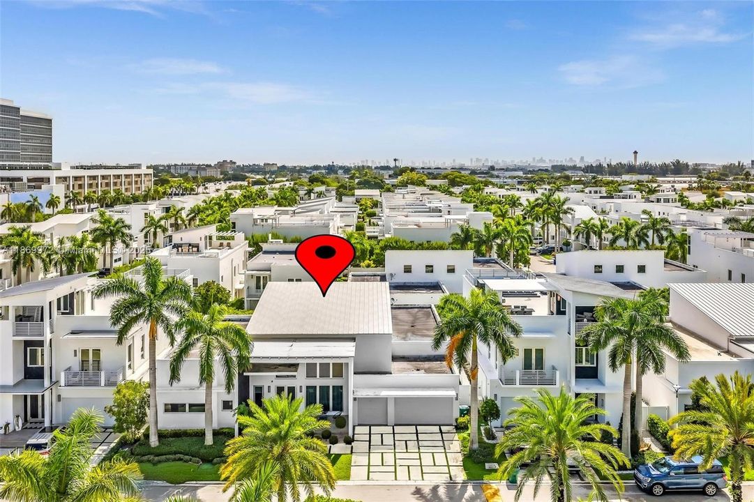 For Sale: $2,800,000 (5 beds, 6 baths, 3638 Square Feet)