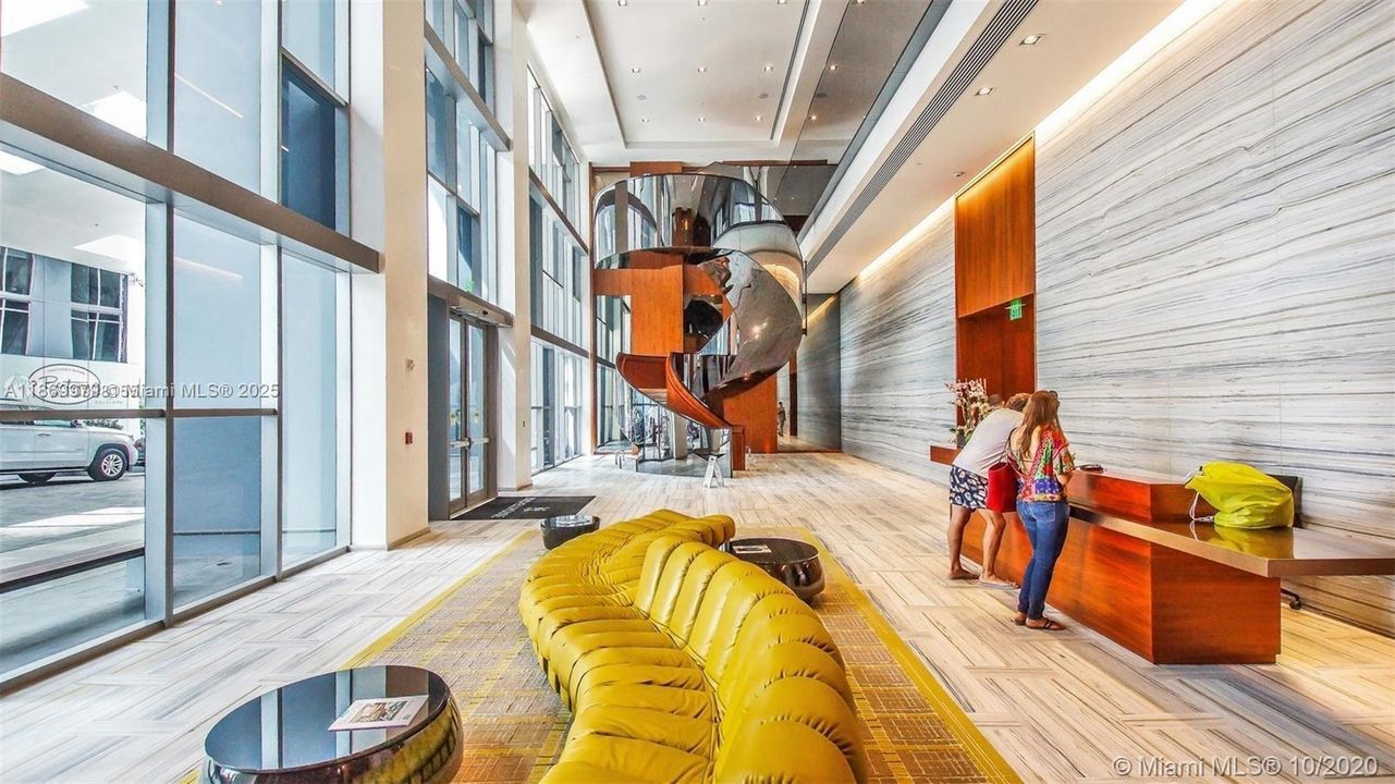 For Sale: $930,000 (2 beds, 2 baths, 969 Square Feet)