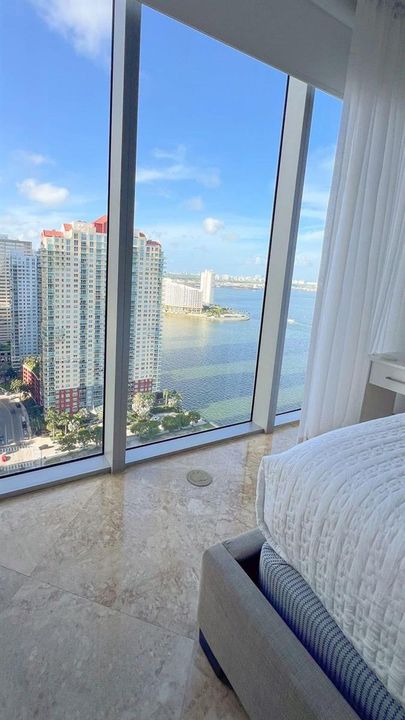 For Sale: $930,000 (2 beds, 2 baths, 969 Square Feet)