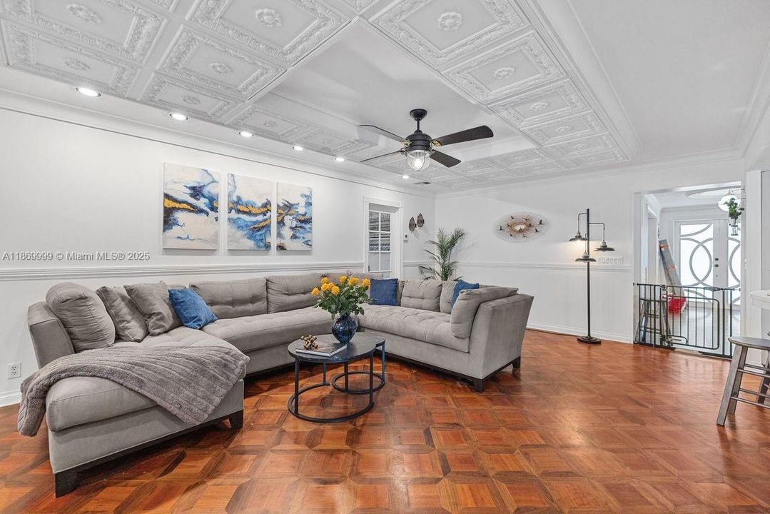 Недавно продано: $2,950,000 (8 спален, 5 ванн, 7674 Квадратных фут)