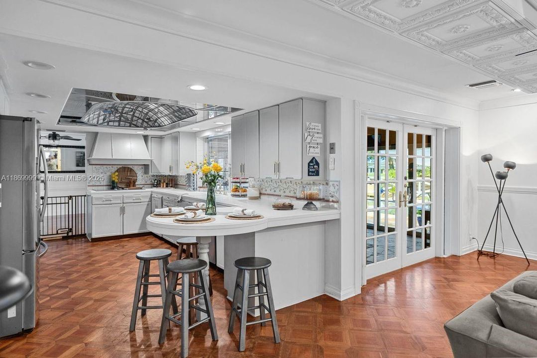 Недавно продано: $2,950,000 (8 спален, 5 ванн, 7674 Квадратных фут)