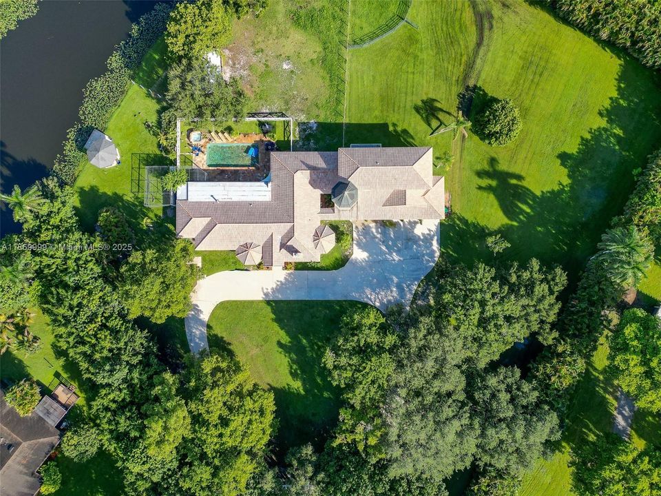 Недавно продано: $2,950,000 (8 спален, 5 ванн, 7674 Квадратных фут)