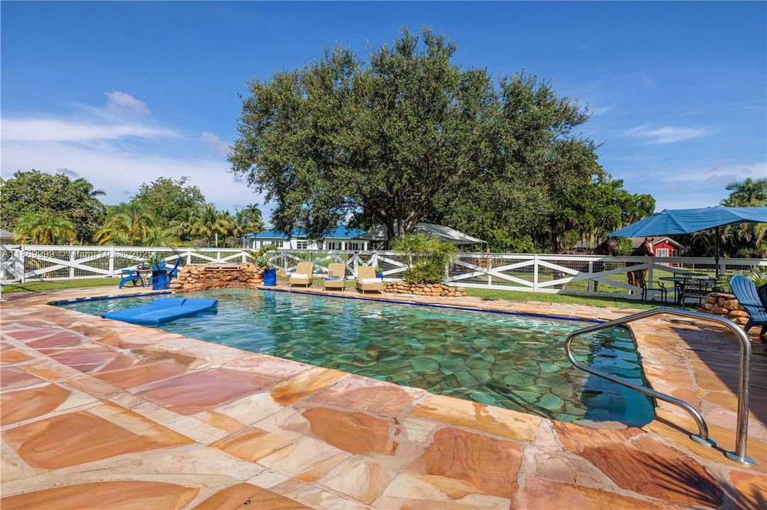 Недавно продано: $2,950,000 (8 спален, 5 ванн, 7674 Квадратных фут)