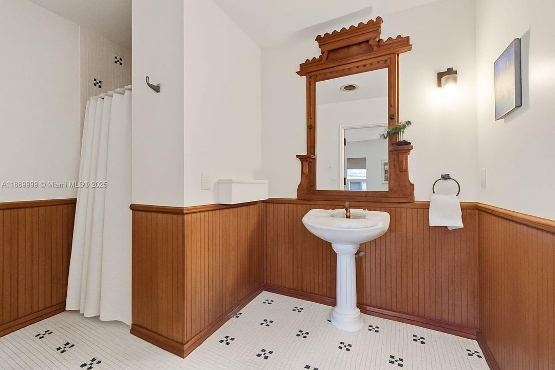 Недавно продано: $2,950,000 (8 спален, 5 ванн, 7674 Квадратных фут)