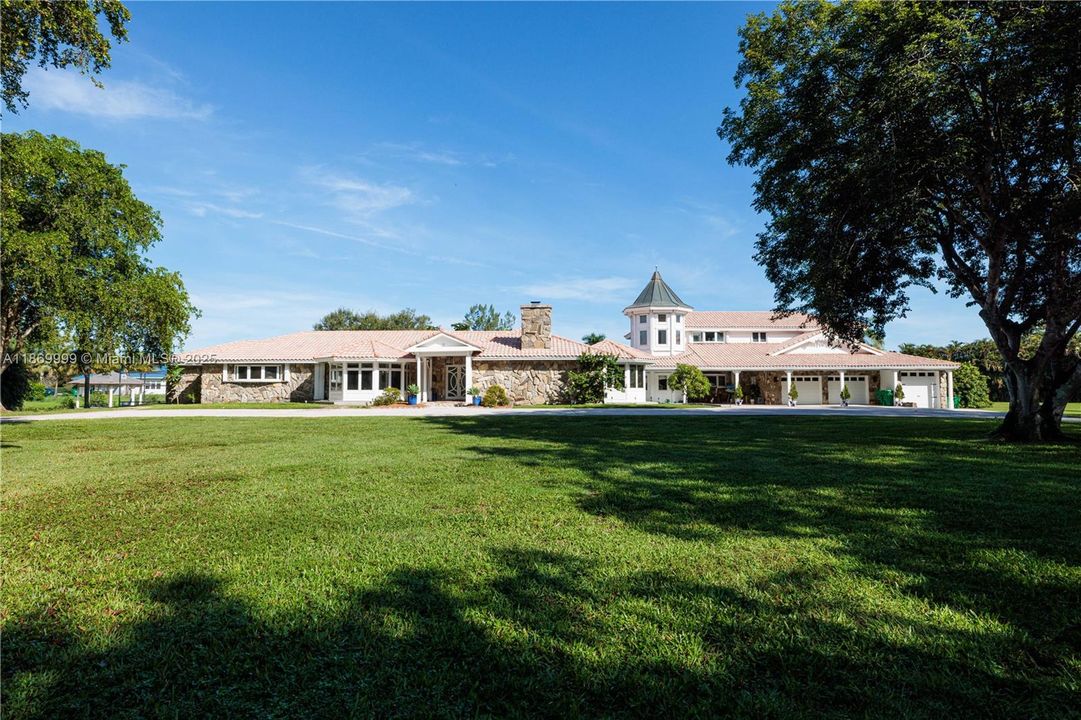 Недавно продано: $2,950,000 (8 спален, 5 ванн, 7674 Квадратных фут)