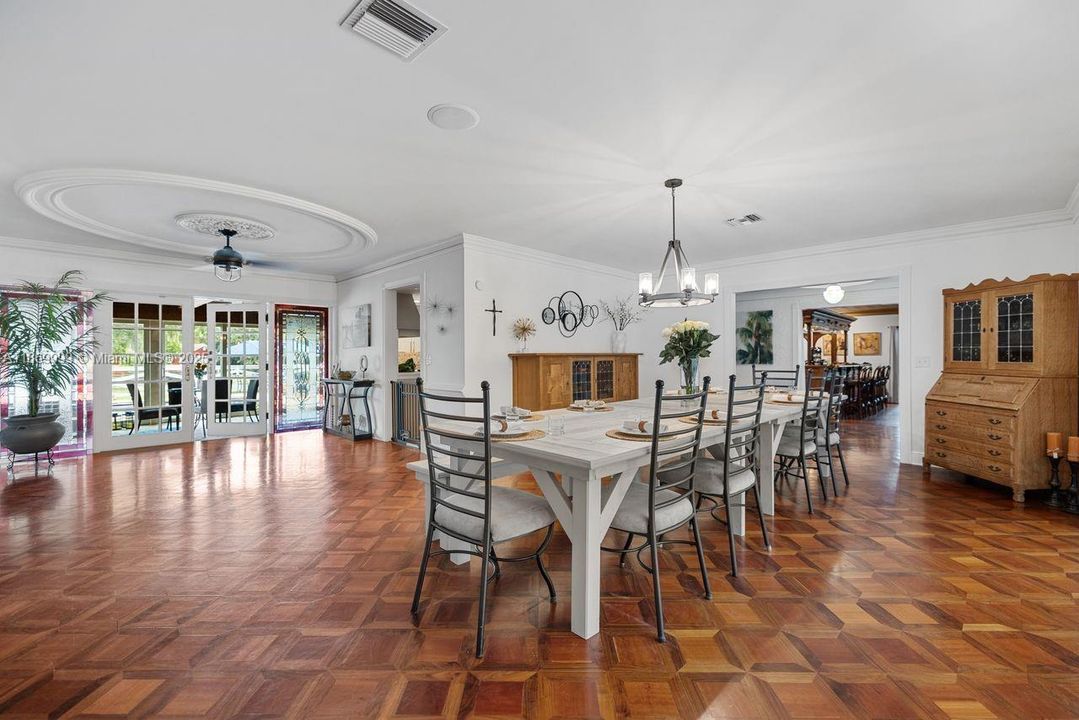 Недавно продано: $2,950,000 (8 спален, 5 ванн, 7674 Квадратных фут)