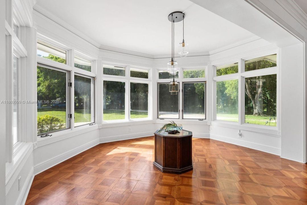 Недавно продано: $2,950,000 (8 спален, 5 ванн, 7674 Квадратных фут)