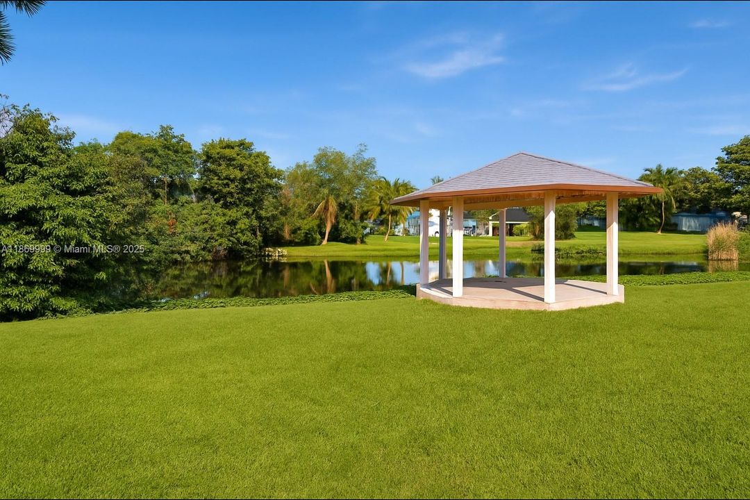 Недавно продано: $2,950,000 (8 спален, 5 ванн, 7674 Квадратных фут)