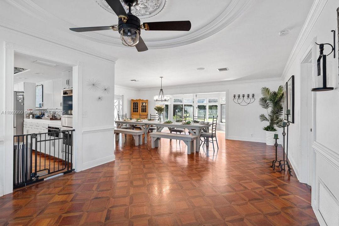 Недавно продано: $2,950,000 (8 спален, 5 ванн, 7674 Квадратных фут)