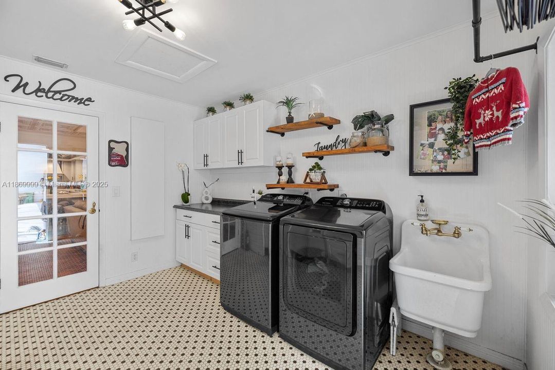 Недавно продано: $2,950,000 (8 спален, 5 ванн, 7674 Квадратных фут)