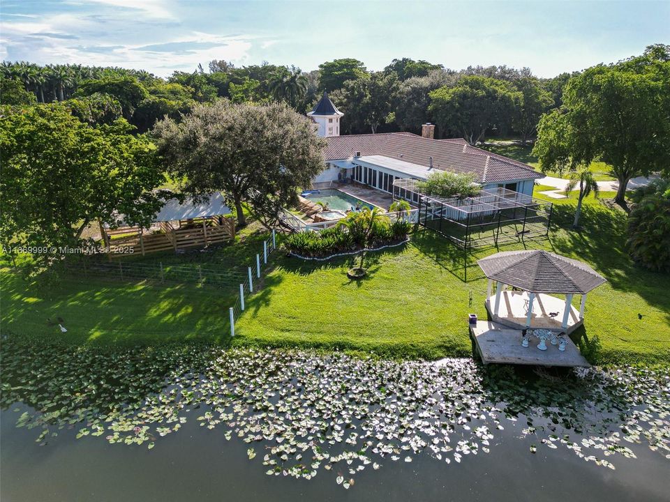 Недавно продано: $2,950,000 (8 спален, 5 ванн, 7674 Квадратных фут)