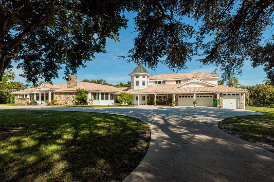 Недавно продано: $2,950,000 (8 спален, 5 ванн, 7674 Квадратных фут)