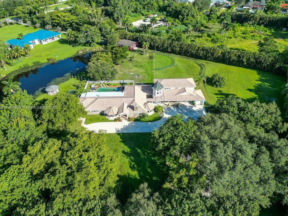 Недавно продано: $2,950,000 (8 спален, 5 ванн, 7674 Квадратных фут)