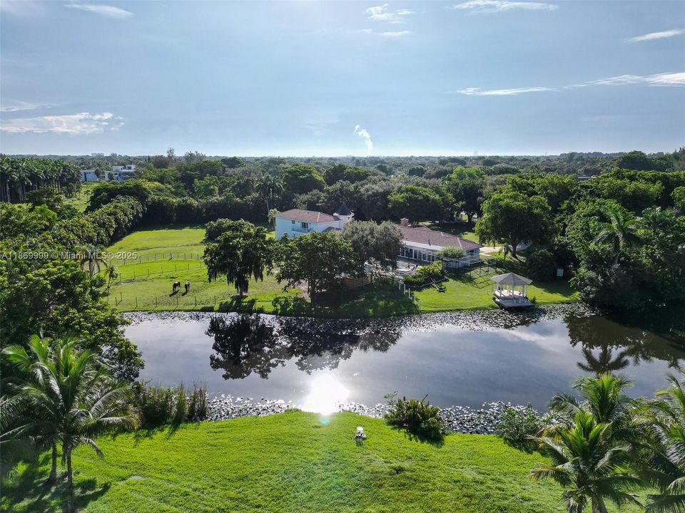 Недавно продано: $2,950,000 (8 спален, 5 ванн, 7674 Квадратных фут)