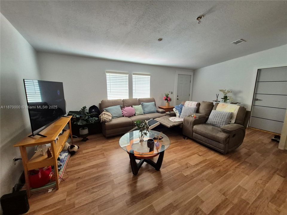 待售: $265,000 (3 贝兹, 2 浴室, 1120 平方英尺)