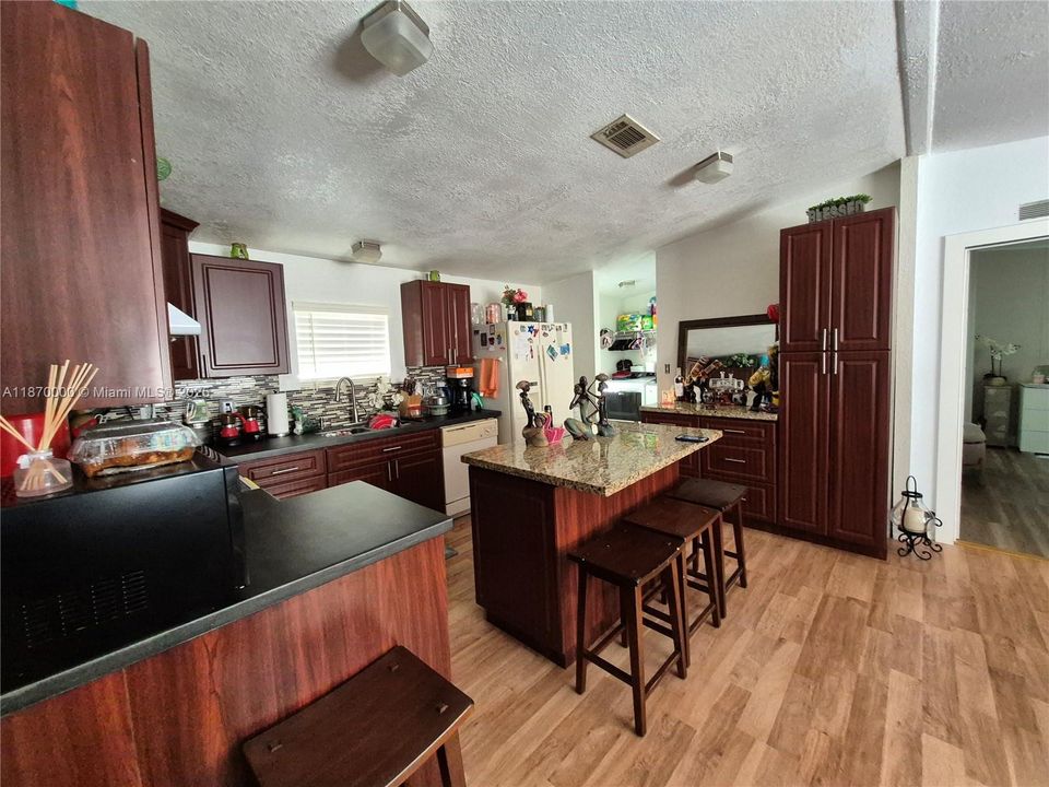 待售: $265,000 (3 贝兹, 2 浴室, 1120 平方英尺)