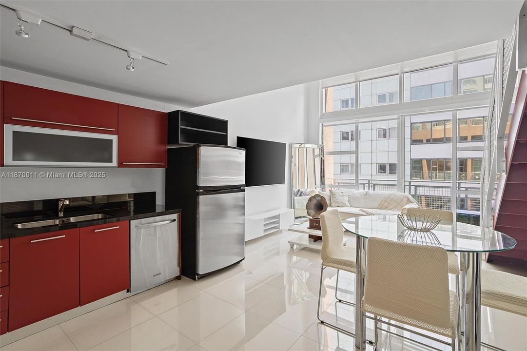 For Sale: $390,000 (1 beds, 1 baths, 978 Square Feet)