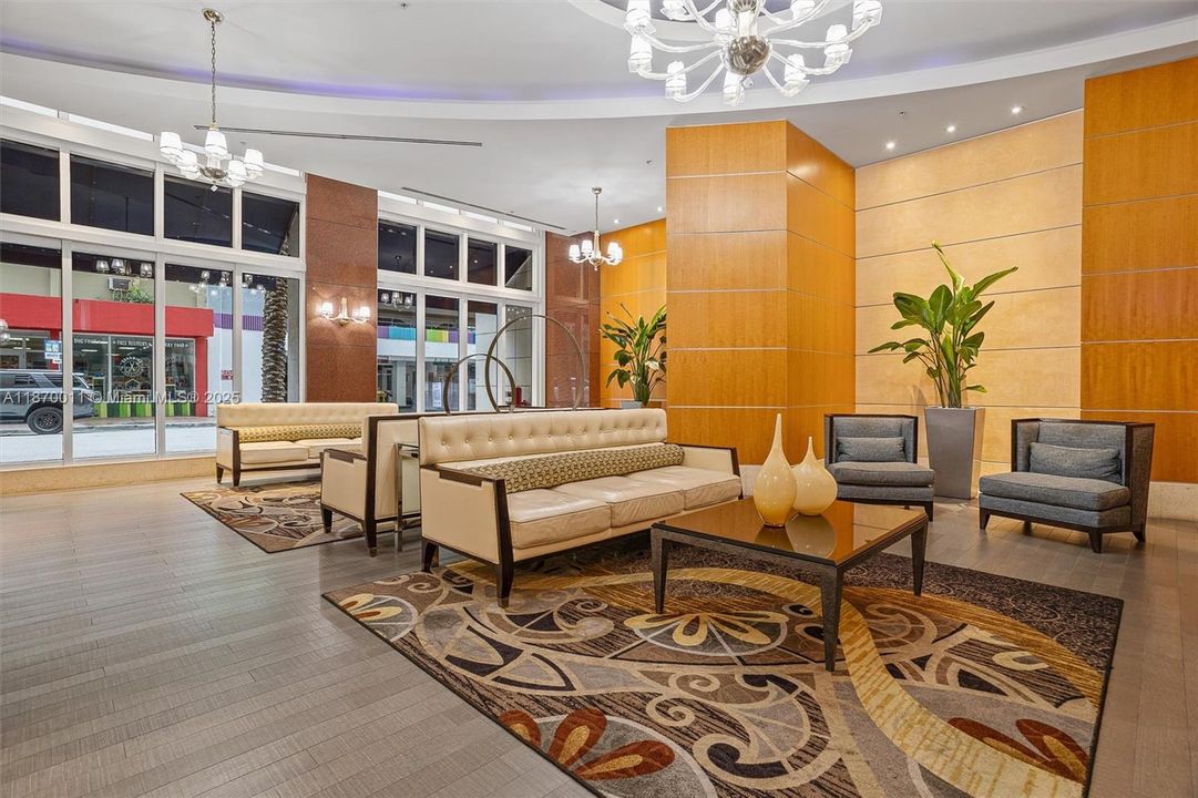 For Sale: $390,000 (1 beds, 1 baths, 978 Square Feet)