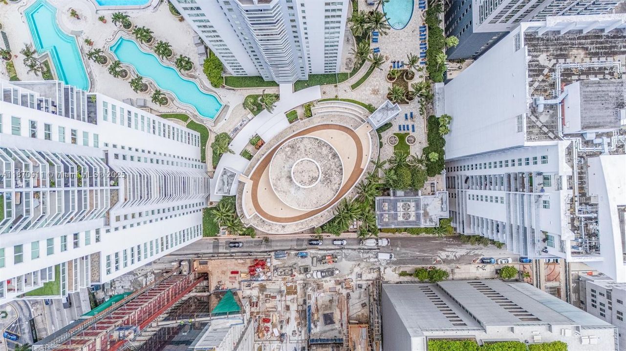 For Sale: $390,000 (1 beds, 1 baths, 978 Square Feet)