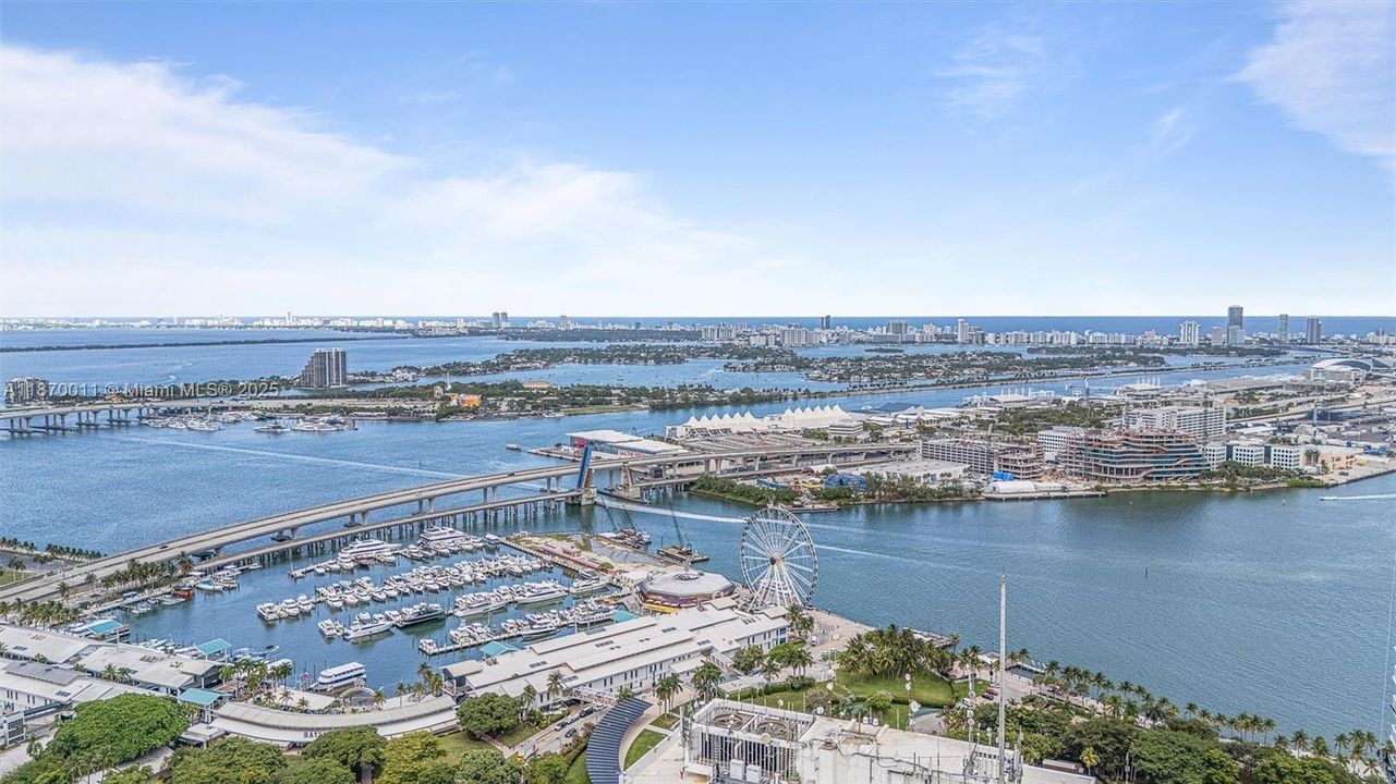 For Sale: $390,000 (1 beds, 1 baths, 978 Square Feet)
