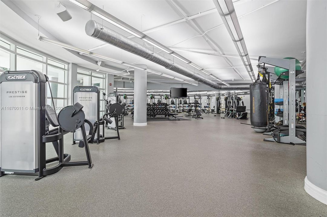 For Sale: $390,000 (1 beds, 1 baths, 978 Square Feet)