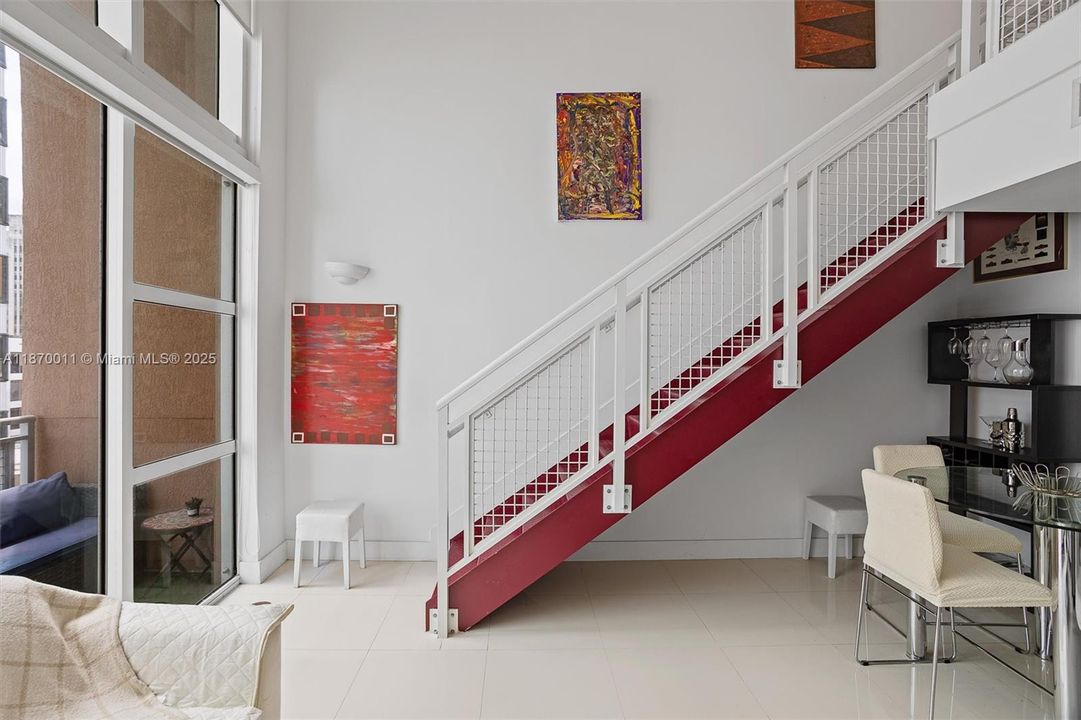 For Sale: $390,000 (1 beds, 1 baths, 978 Square Feet)