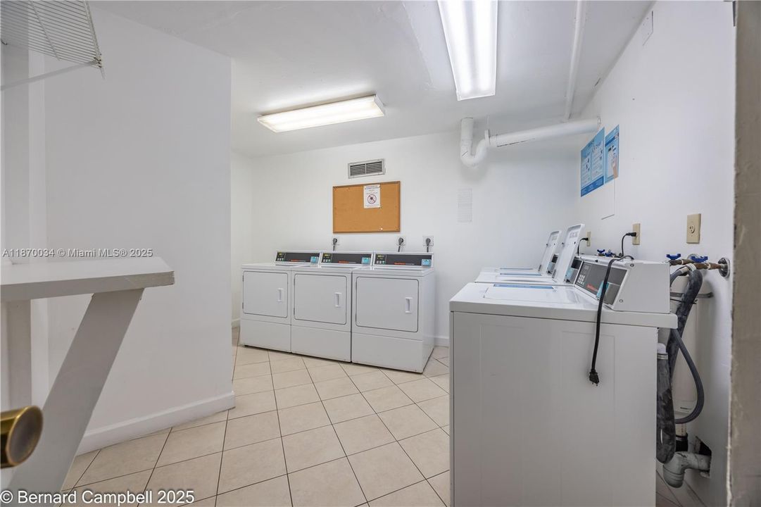 合同活跃: $175,000 (3 贝兹, 2 浴室, 1310 平方英尺)