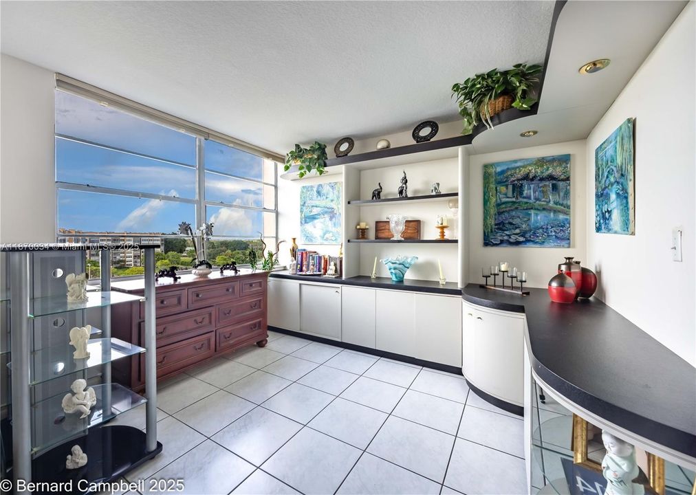 合同活跃: $175,000 (3 贝兹, 2 浴室, 1310 平方英尺)