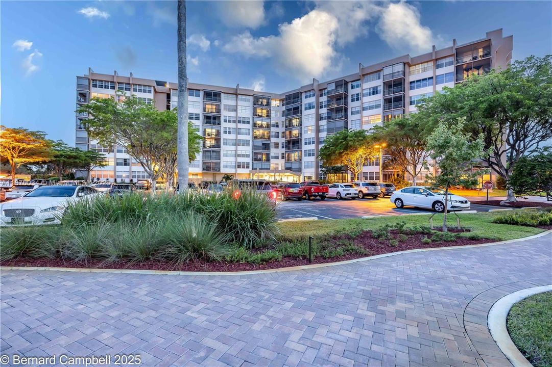 合同活跃: $175,000 (3 贝兹, 2 浴室, 1310 平方英尺)