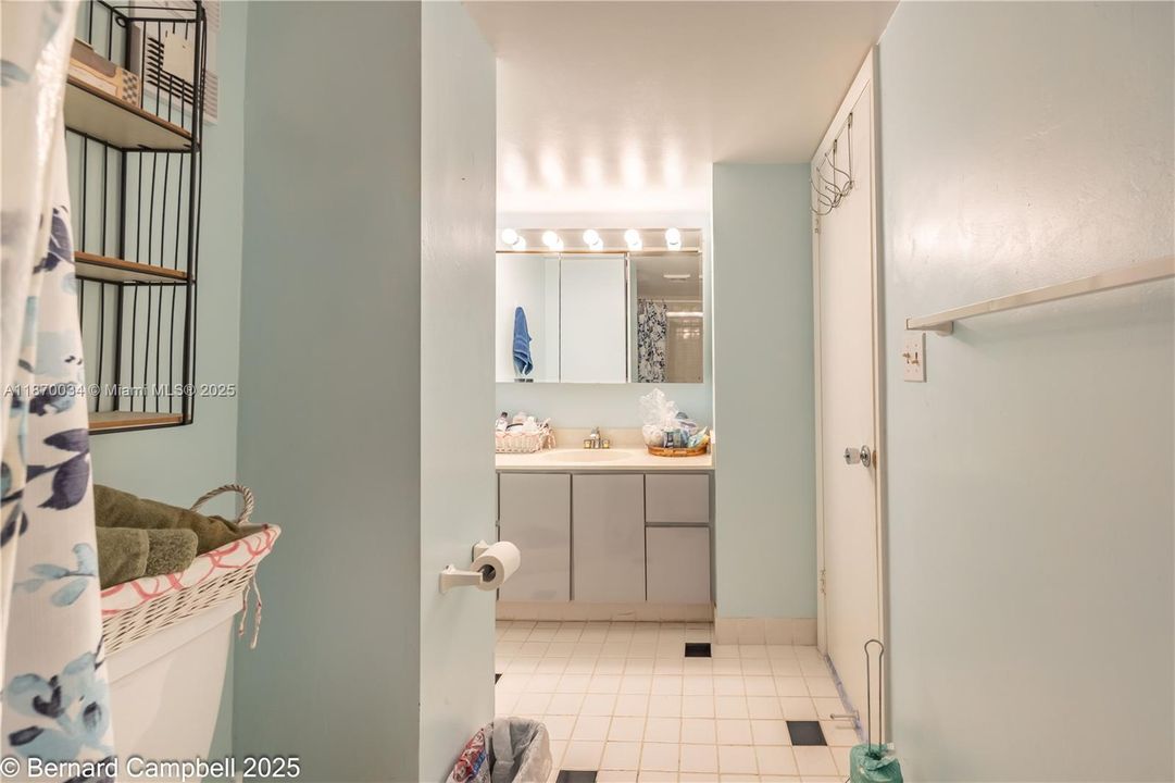 合同活跃: $175,000 (3 贝兹, 2 浴室, 1310 平方英尺)