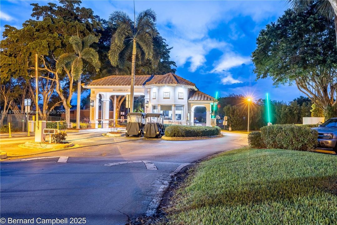 合同活跃: $175,000 (3 贝兹, 2 浴室, 1310 平方英尺)