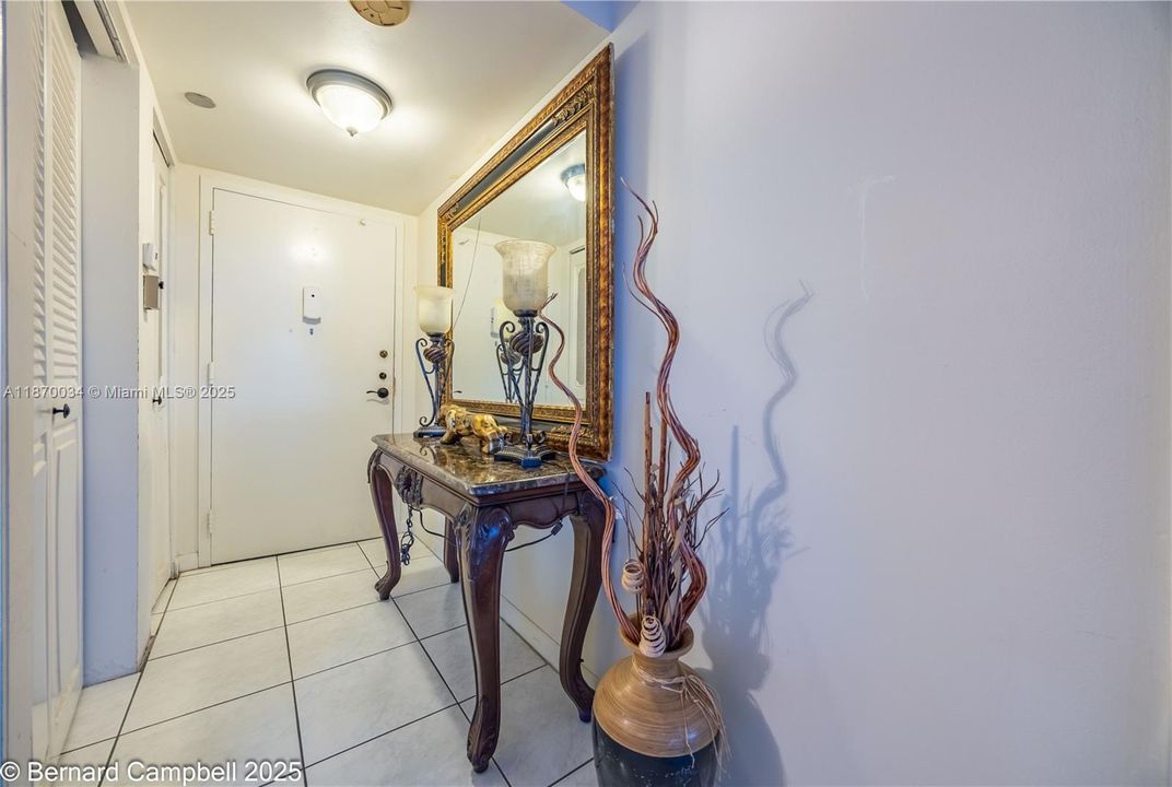 合同活跃: $175,000 (3 贝兹, 2 浴室, 1310 平方英尺)