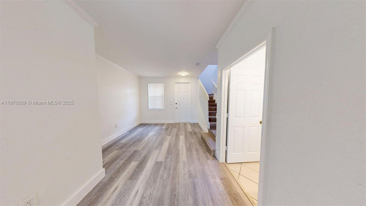 合同活跃: $269,000 (3 贝兹, 2 浴室, 1523 平方英尺)