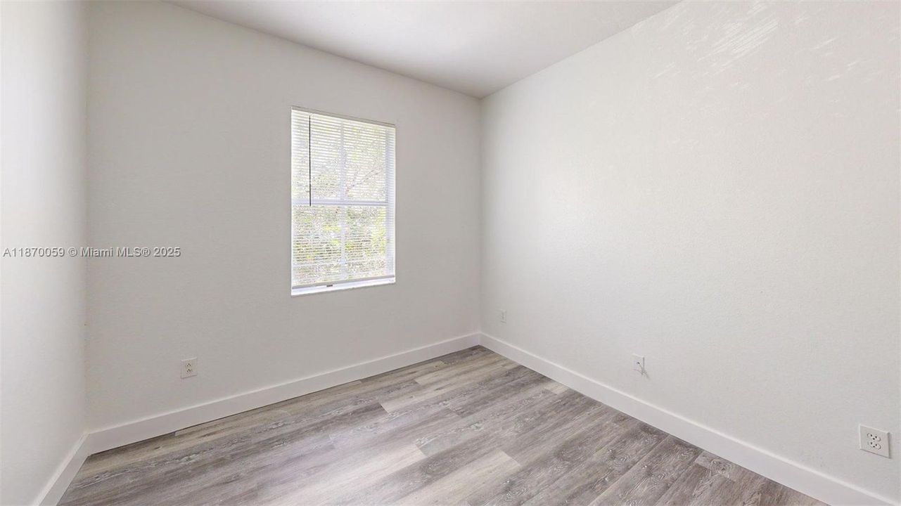 合同活跃: $269,000 (3 贝兹, 2 浴室, 1523 平方英尺)