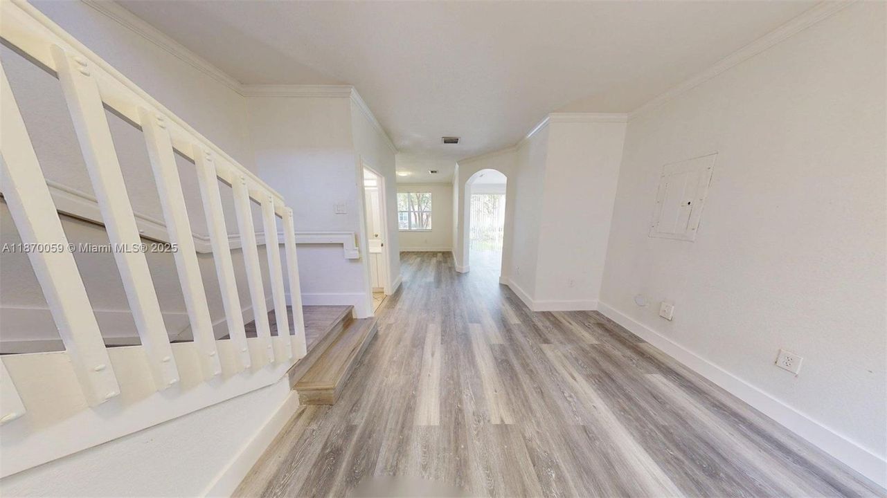 合同活跃: $269,000 (3 贝兹, 2 浴室, 1523 平方英尺)