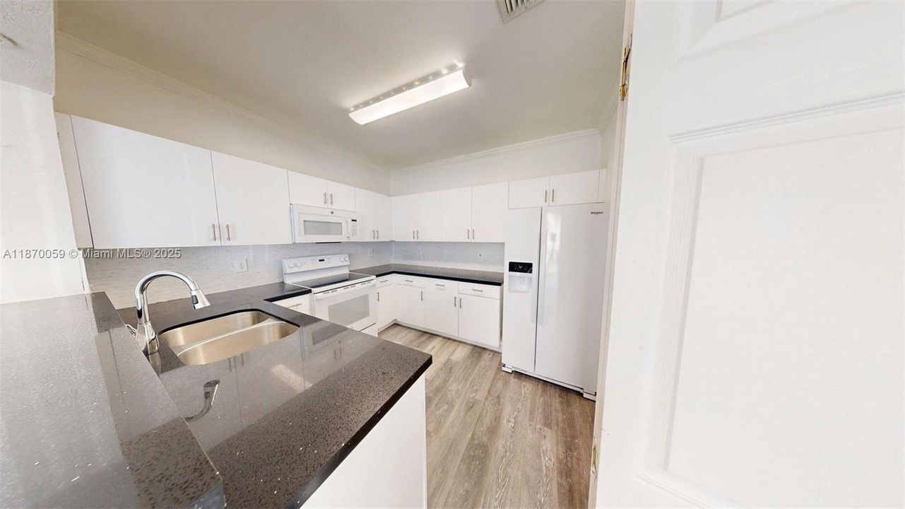 合同活跃: $269,000 (3 贝兹, 2 浴室, 1523 平方英尺)