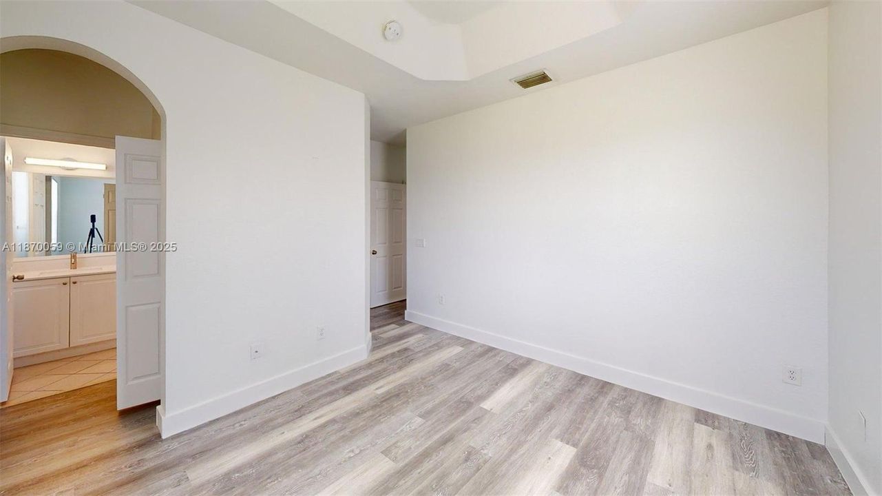 合同活跃: $269,000 (3 贝兹, 2 浴室, 1523 平方英尺)