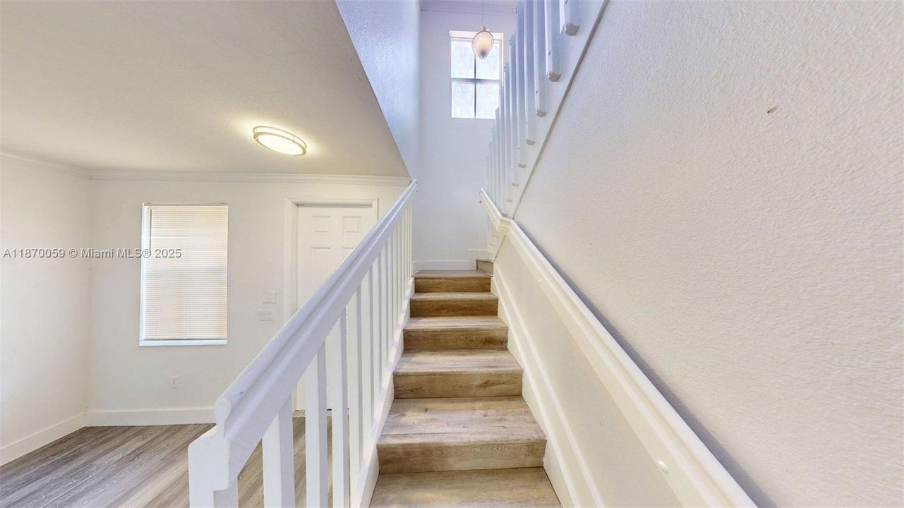 合同活跃: $269,000 (3 贝兹, 2 浴室, 1523 平方英尺)