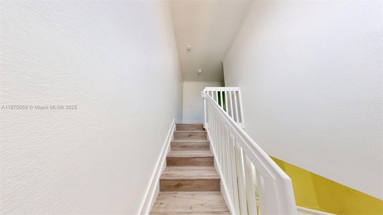 合同活跃: $269,000 (3 贝兹, 2 浴室, 1523 平方英尺)