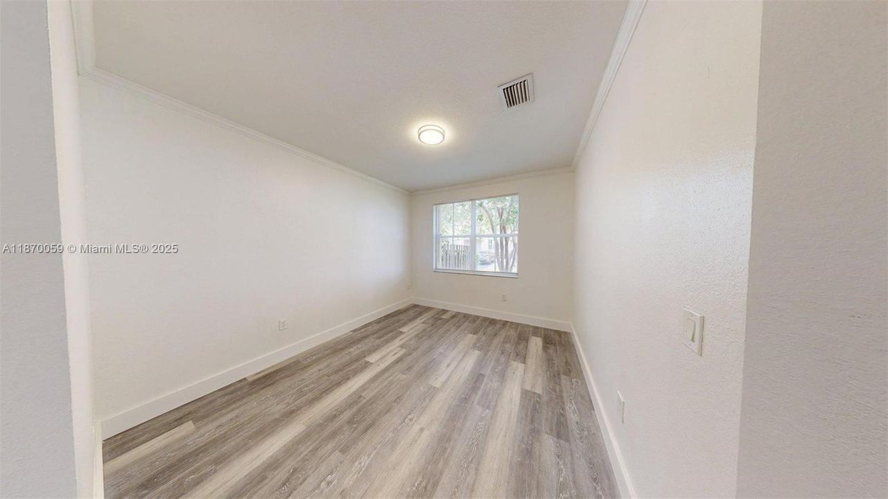 合同活跃: $269,000 (3 贝兹, 2 浴室, 1523 平方英尺)