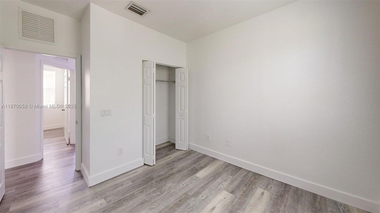 合同活跃: $269,000 (3 贝兹, 2 浴室, 1523 平方英尺)