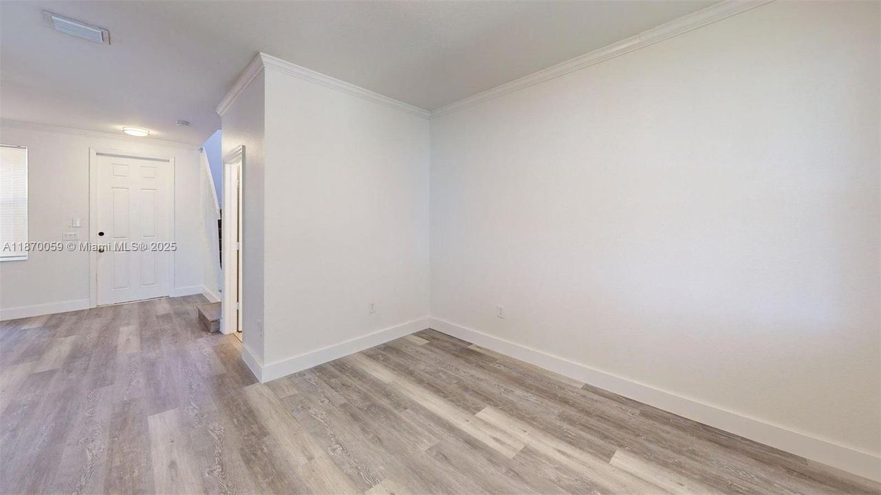 合同活跃: $269,000 (3 贝兹, 2 浴室, 1523 平方英尺)