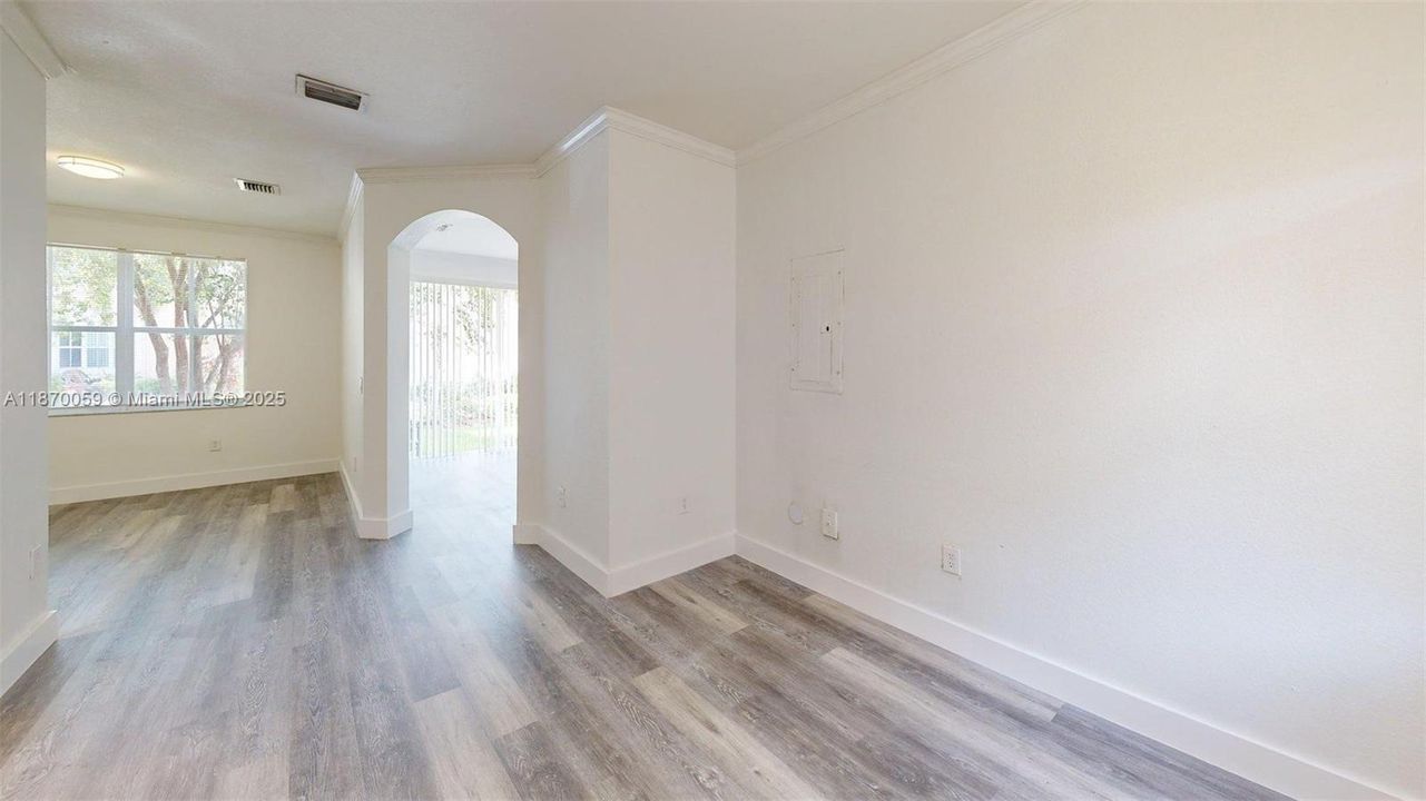 合同活跃: $269,000 (3 贝兹, 2 浴室, 1523 平方英尺)