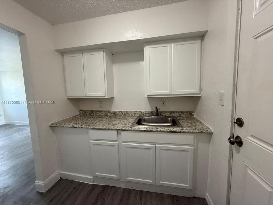 最近租的: $1,350 (2 贝兹, 1 浴室, 650 平方英尺)