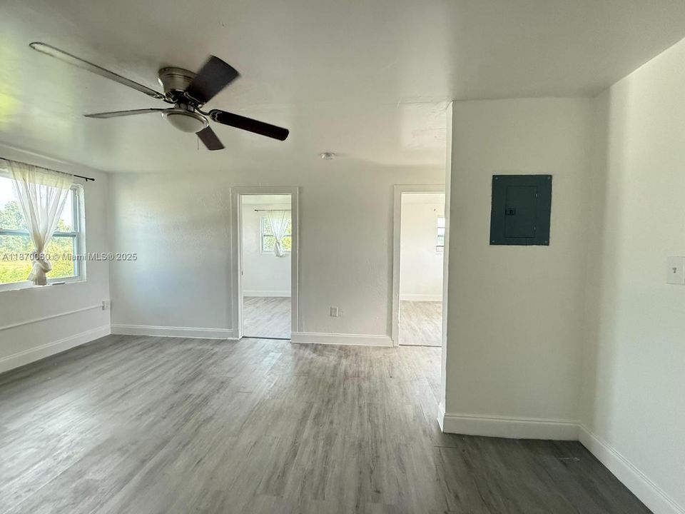 最近租的: $1,350 (2 贝兹, 1 浴室, 650 平方英尺)