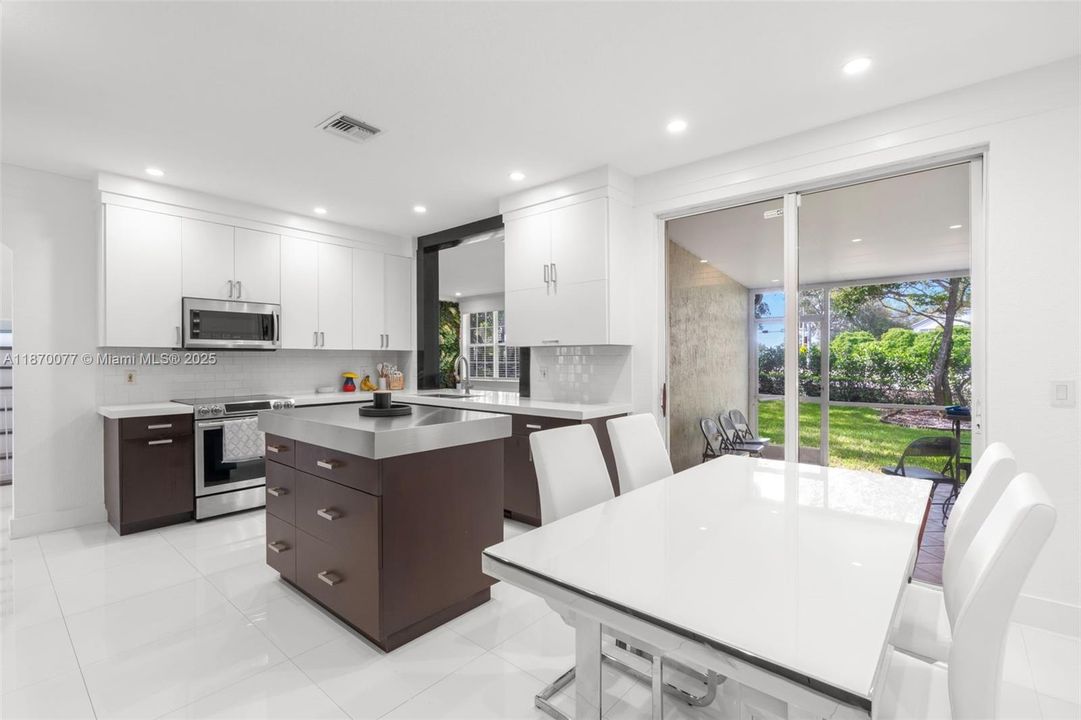 待售: $590,000 (4 贝兹, 2 浴室, 2162 平方英尺)