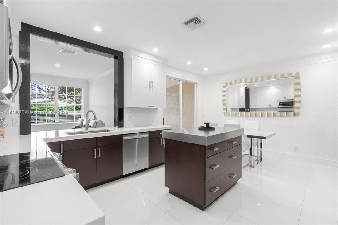 待售: $590,000 (4 贝兹, 2 浴室, 2162 平方英尺)