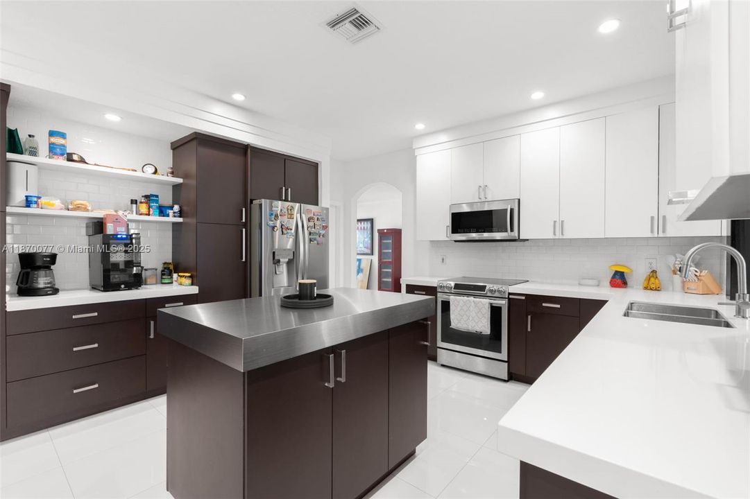 待售: $590,000 (4 贝兹, 2 浴室, 2162 平方英尺)