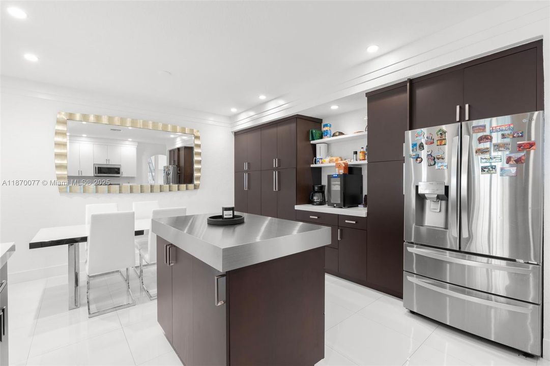 待售: $590,000 (4 贝兹, 2 浴室, 2162 平方英尺)