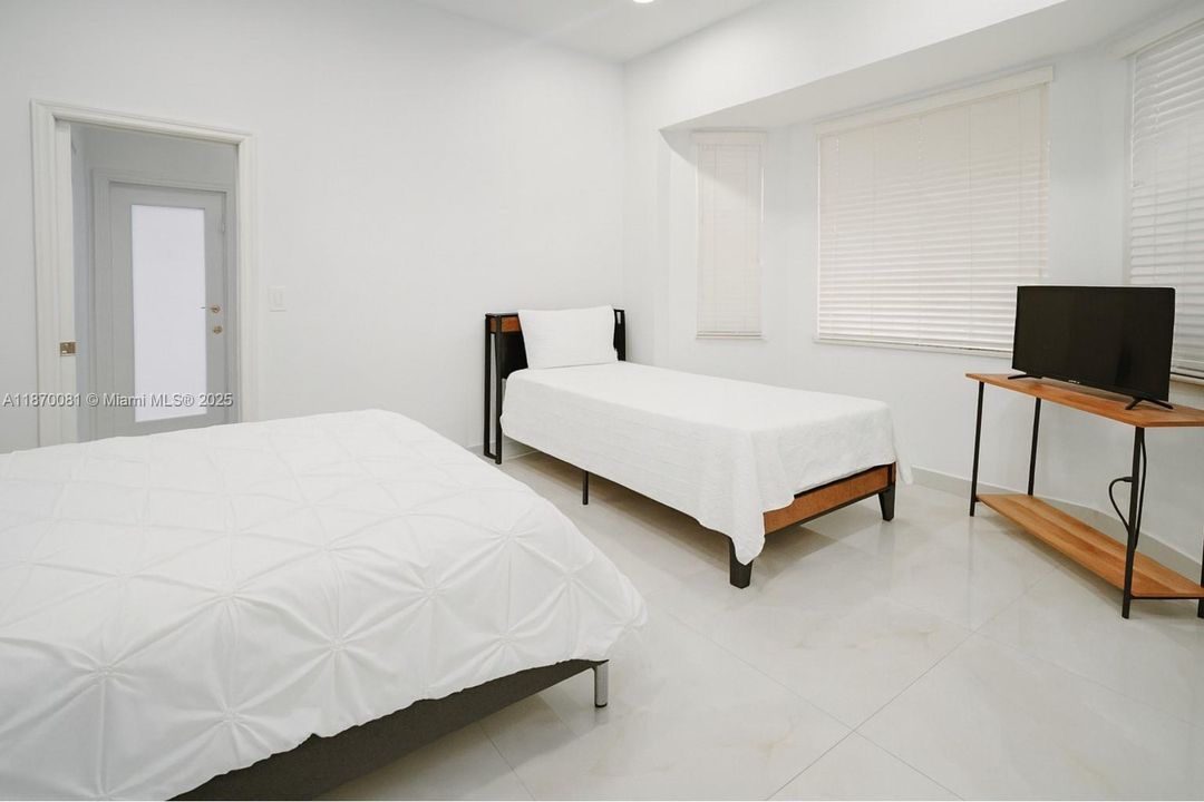 待售: $699,994 (3 贝兹, 3 浴室, 2196 平方英尺)